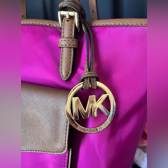 Michael Kors Jet Set Leather trimmed Nylon pocket tote - Picture 4 of 12